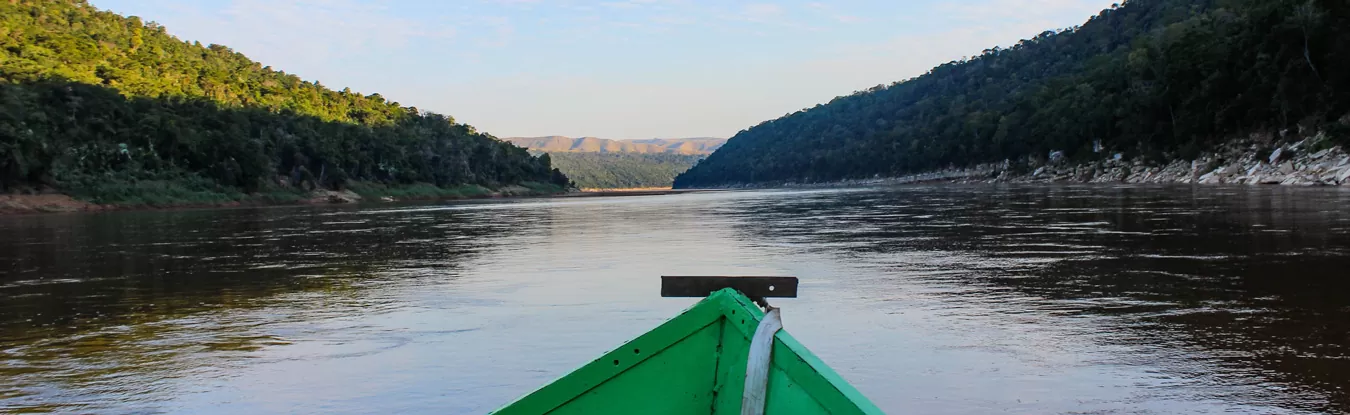 Descente en pirogue ou en chaland de la Tsiribihina